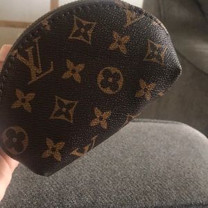 Louis Vuitton makeup bag✨✨✨